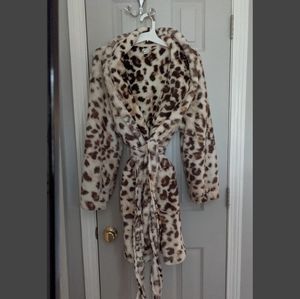 Aerie robe